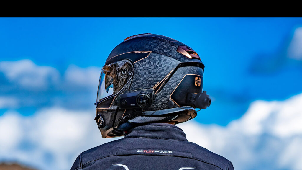 Motorcycle helmet with Bluetooth intercom