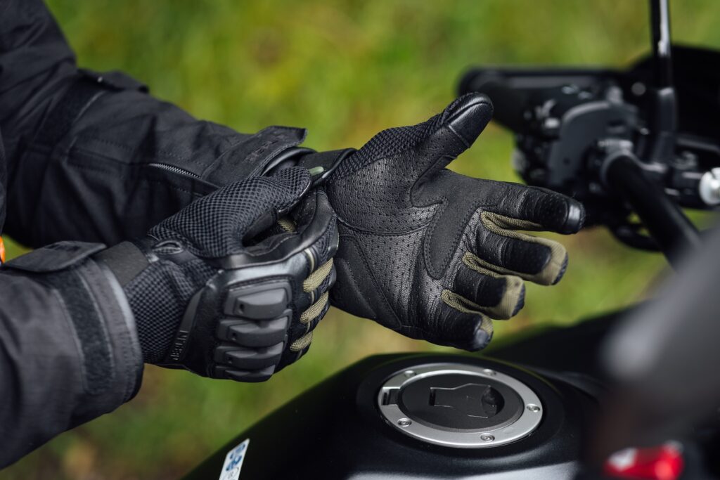 Accessories for motorcycle riders - Motorcycle gloves